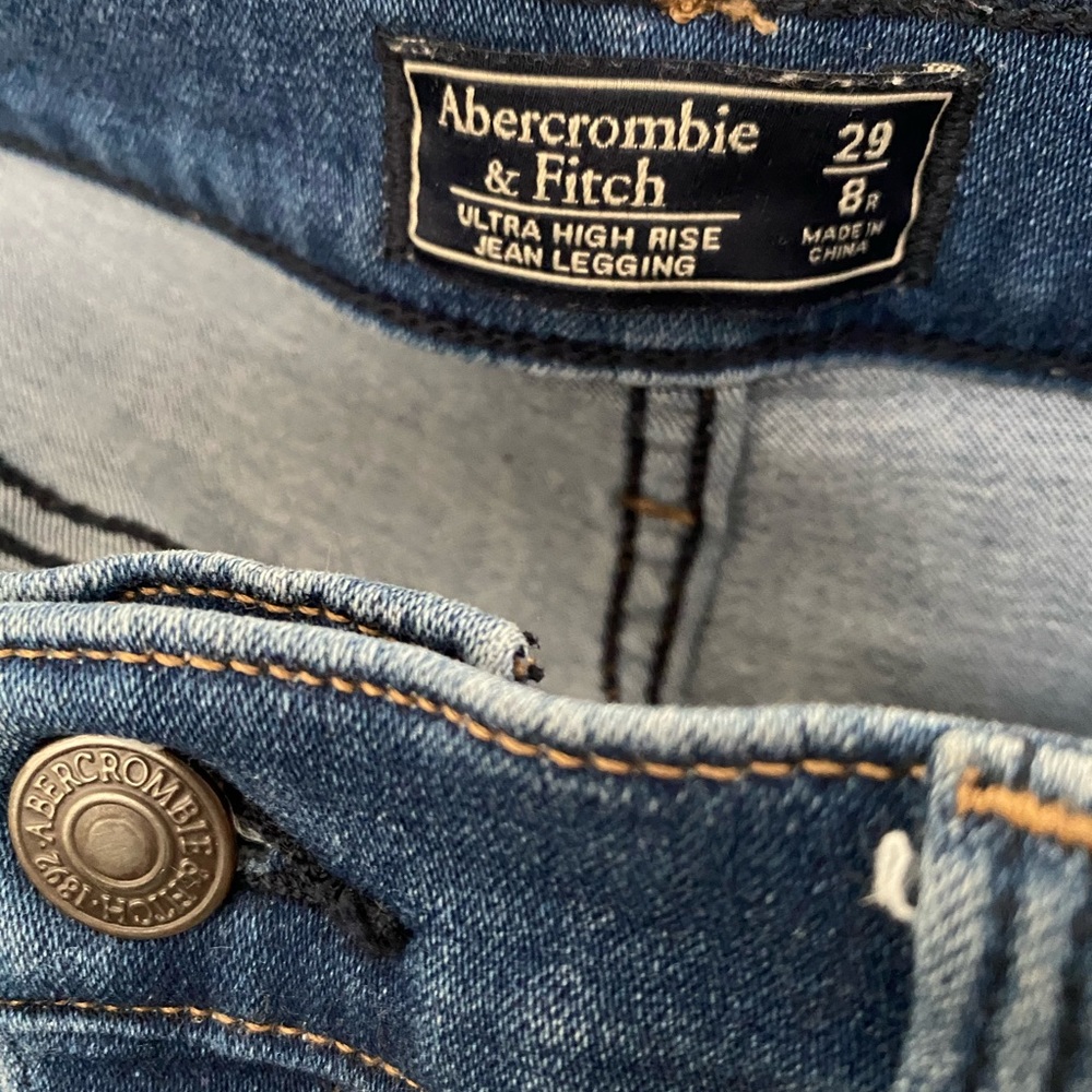 A&F Ultra High Rise Jean Leggings Size 8R